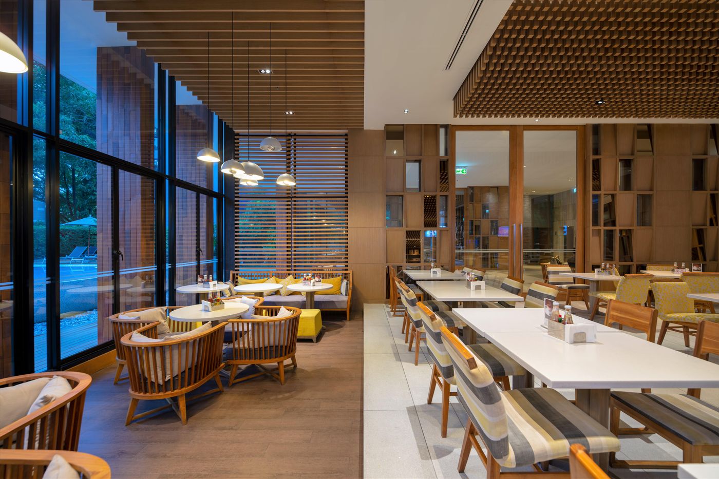 Holiday-Inn-Express-Phuket-Patong-Beach-Central-Restaurant-48