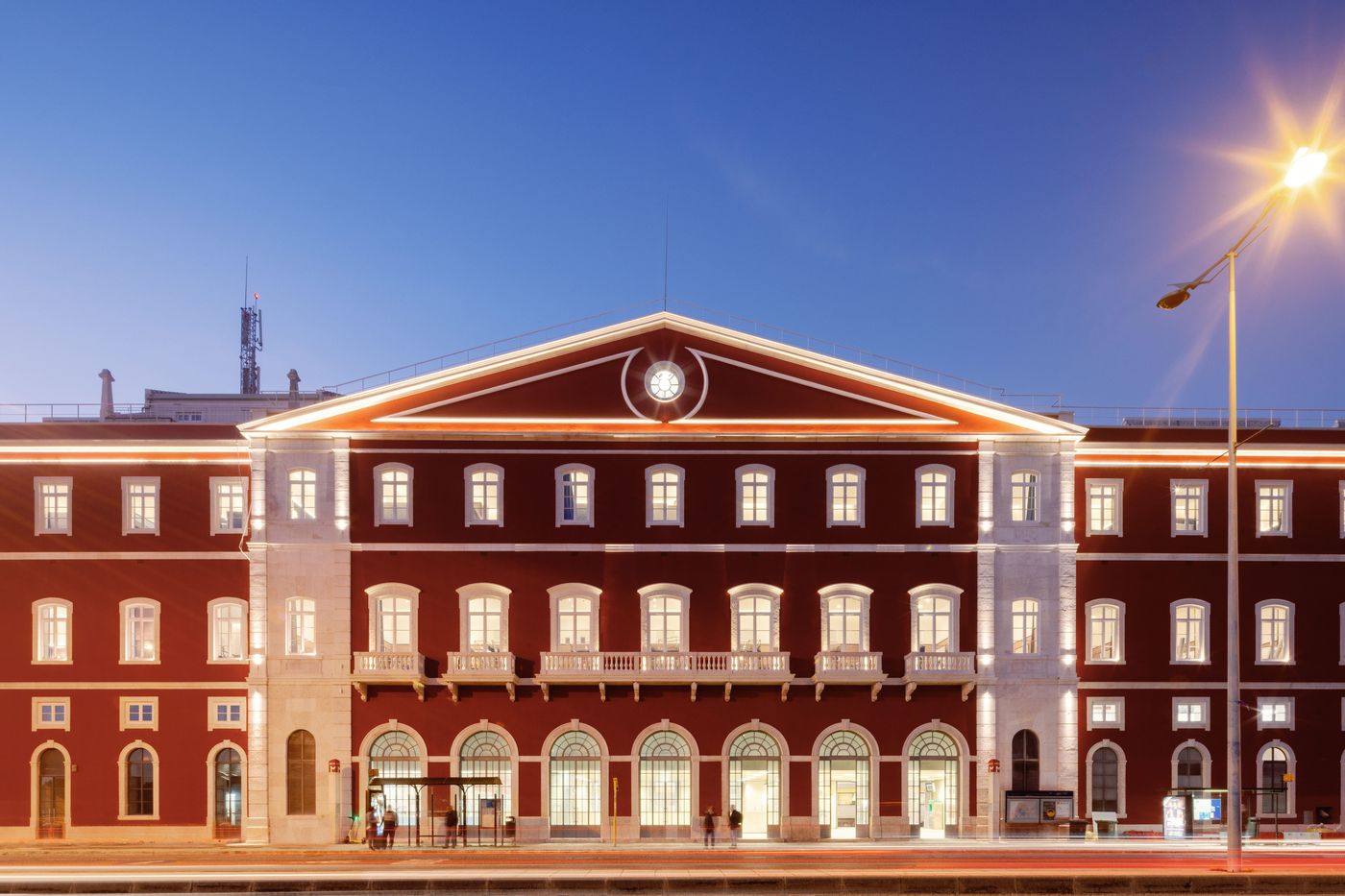 The-Editory-Riverside-Santa-Apolonia-Hotel-General-view-9