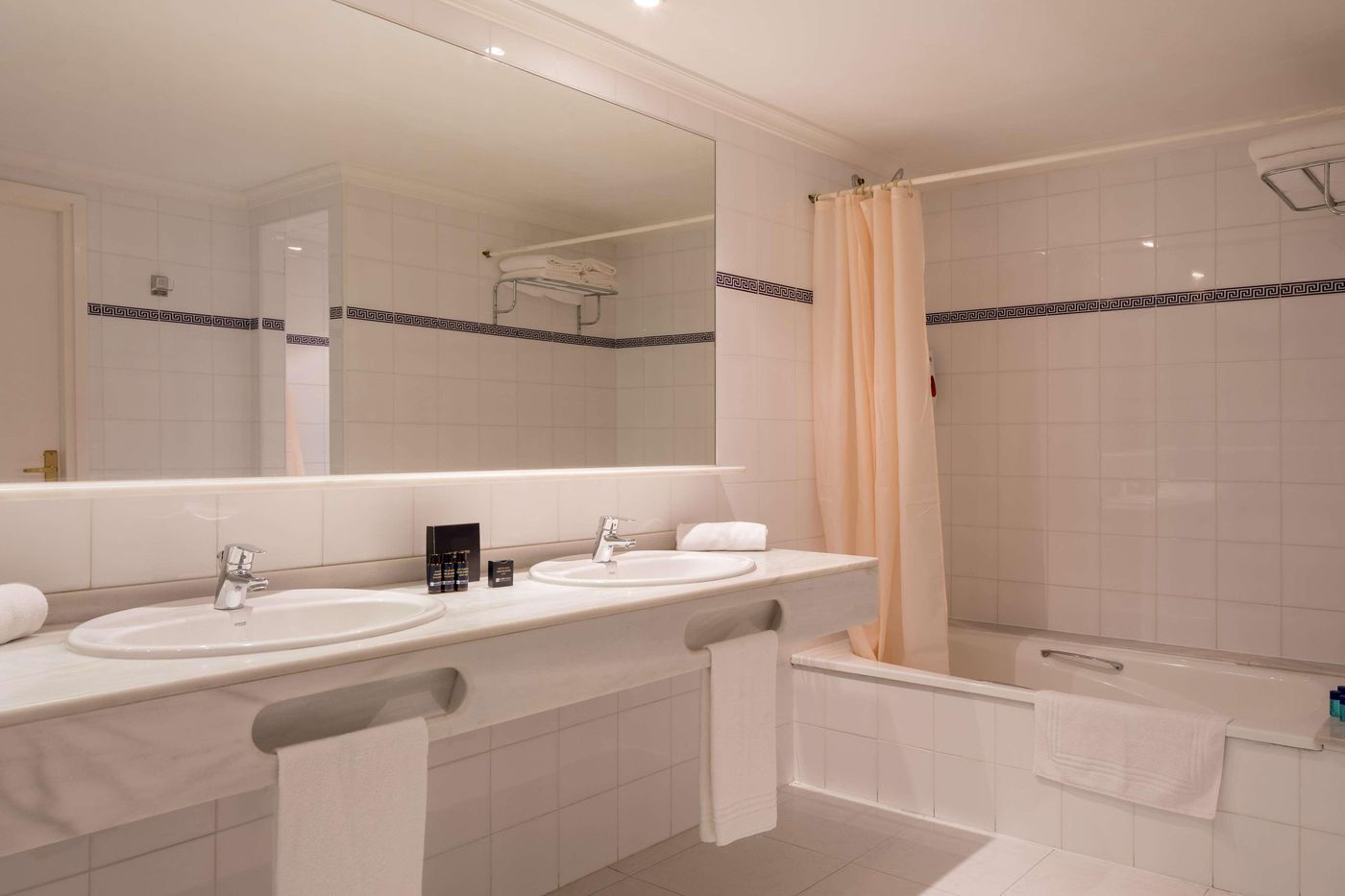 htop-Caleta-Palace-Room-32