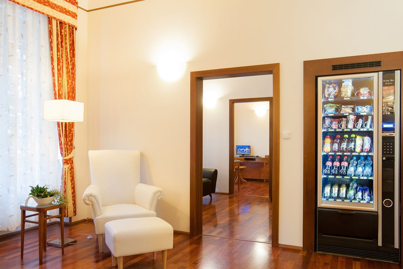 Cloister-Inn-Lobby-29