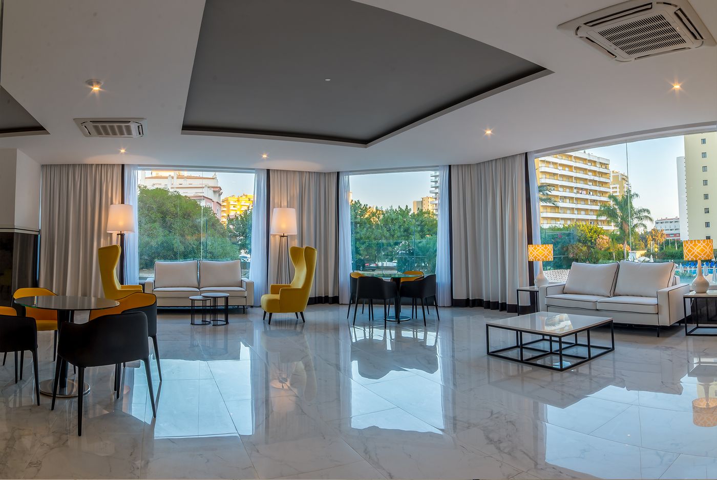 Flor-Da-Rocha-Apartments-Lobby-38