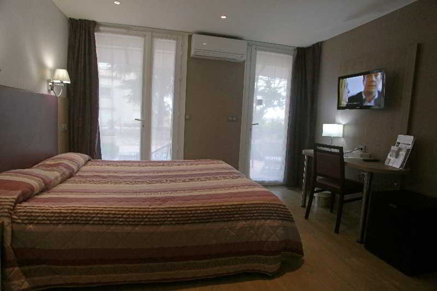 INTER-HOTEL MPL Ouest Hôtellerie de Balajan - France - VIC LA GARDIOLE - Room - 5