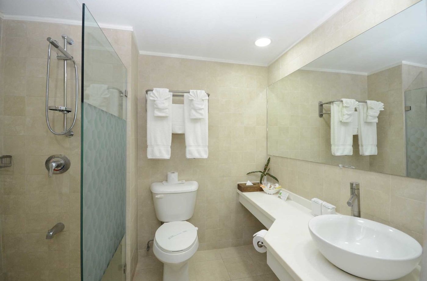 Coyaba Beach Hotel 19.06.25