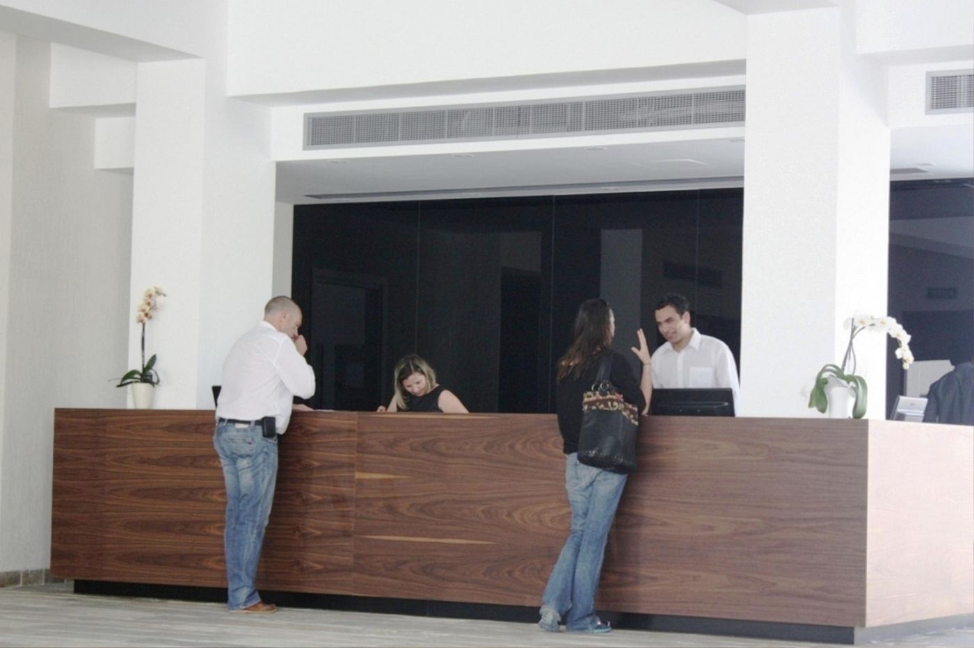 Amphora-Hotel---Suites-Lobby-36