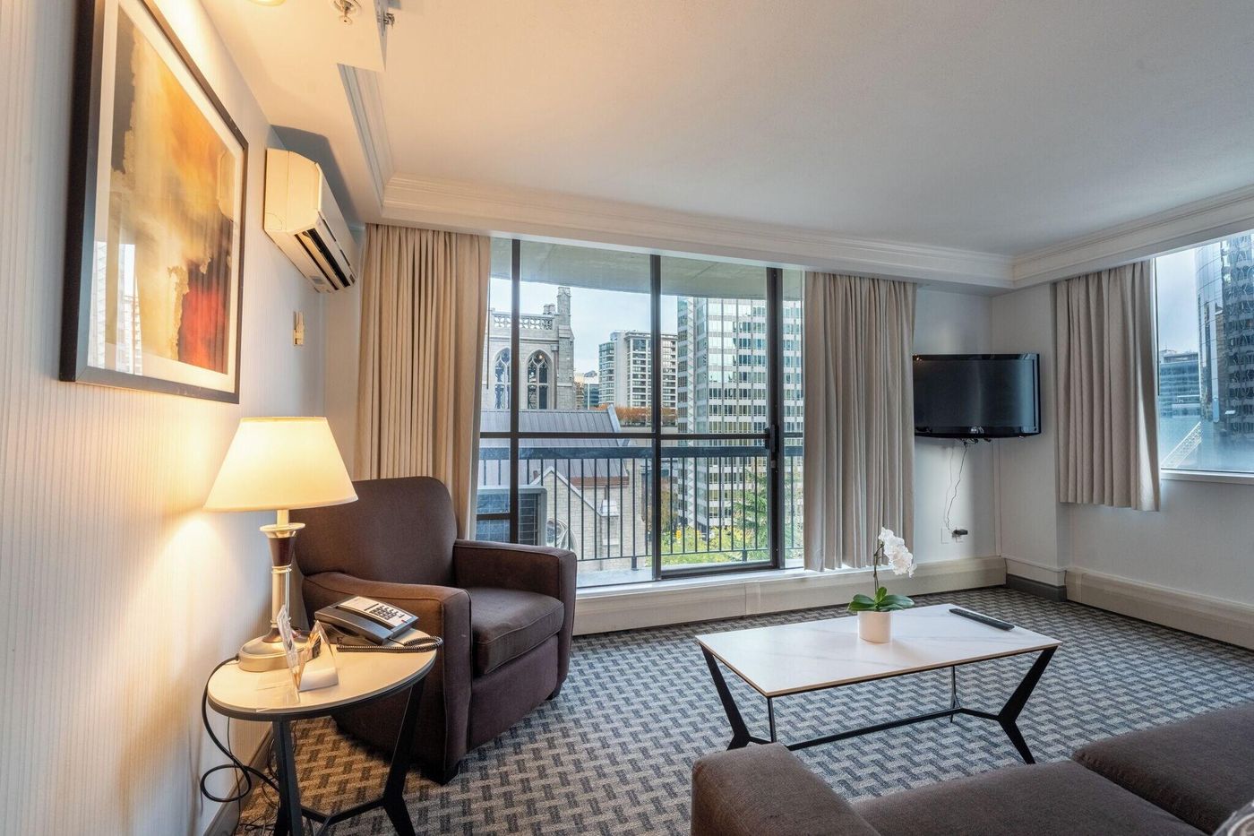 Century-Plaza-Hotel---Spa-Vancouver-Room-35