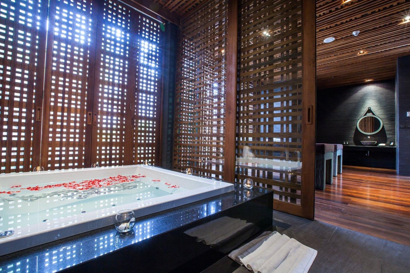 Crowne-Plaza-Phuket-Panwa-Beach-Sports-and-Entertainment-90