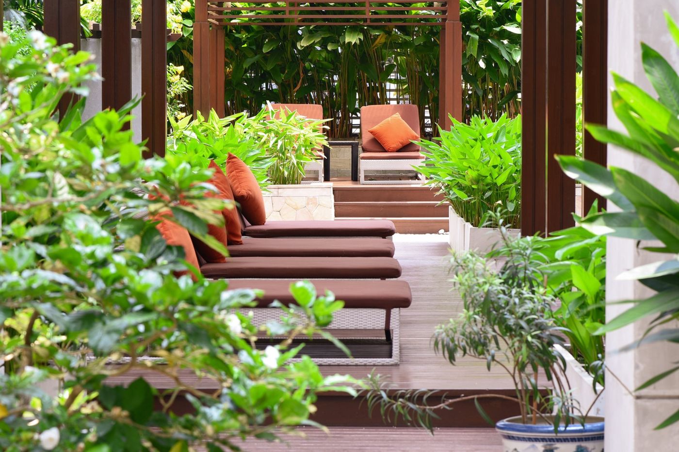 Dusit-Suites-Hotel-Ratchadamri--Bangkok-Terrace-3