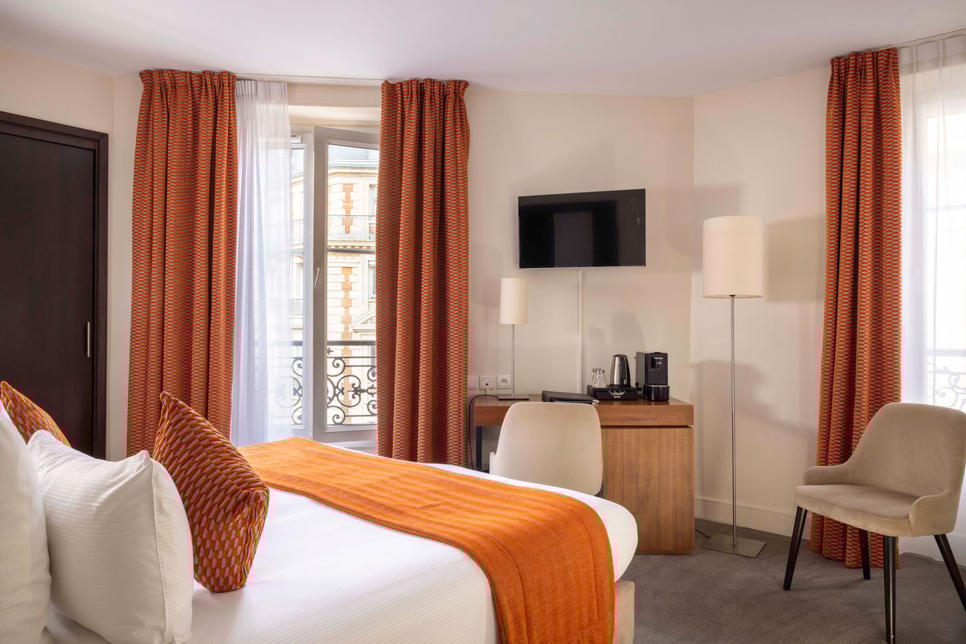Hotel-Elysees-Bassano-Room-5