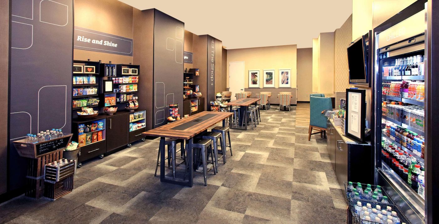 Hilton-Garden-Inn-NY-West-35-Street-Restaurant-12