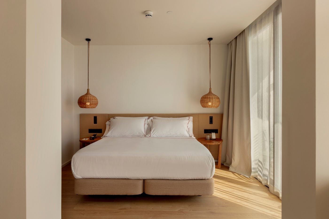 12.06.25 Elisabeth by the Sea