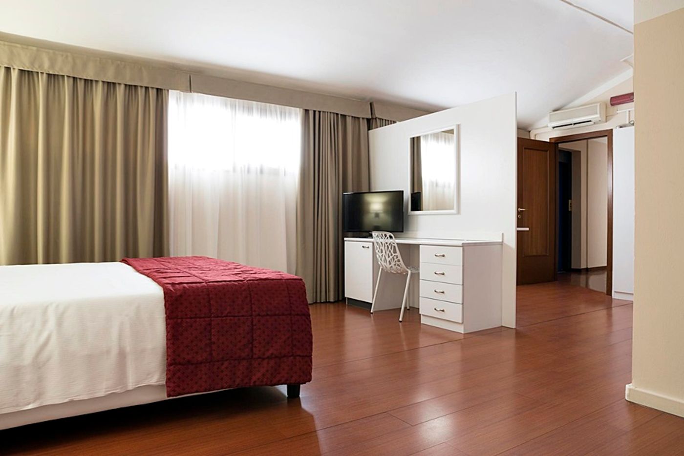 Tourist - Italy - Torino - Room - 10