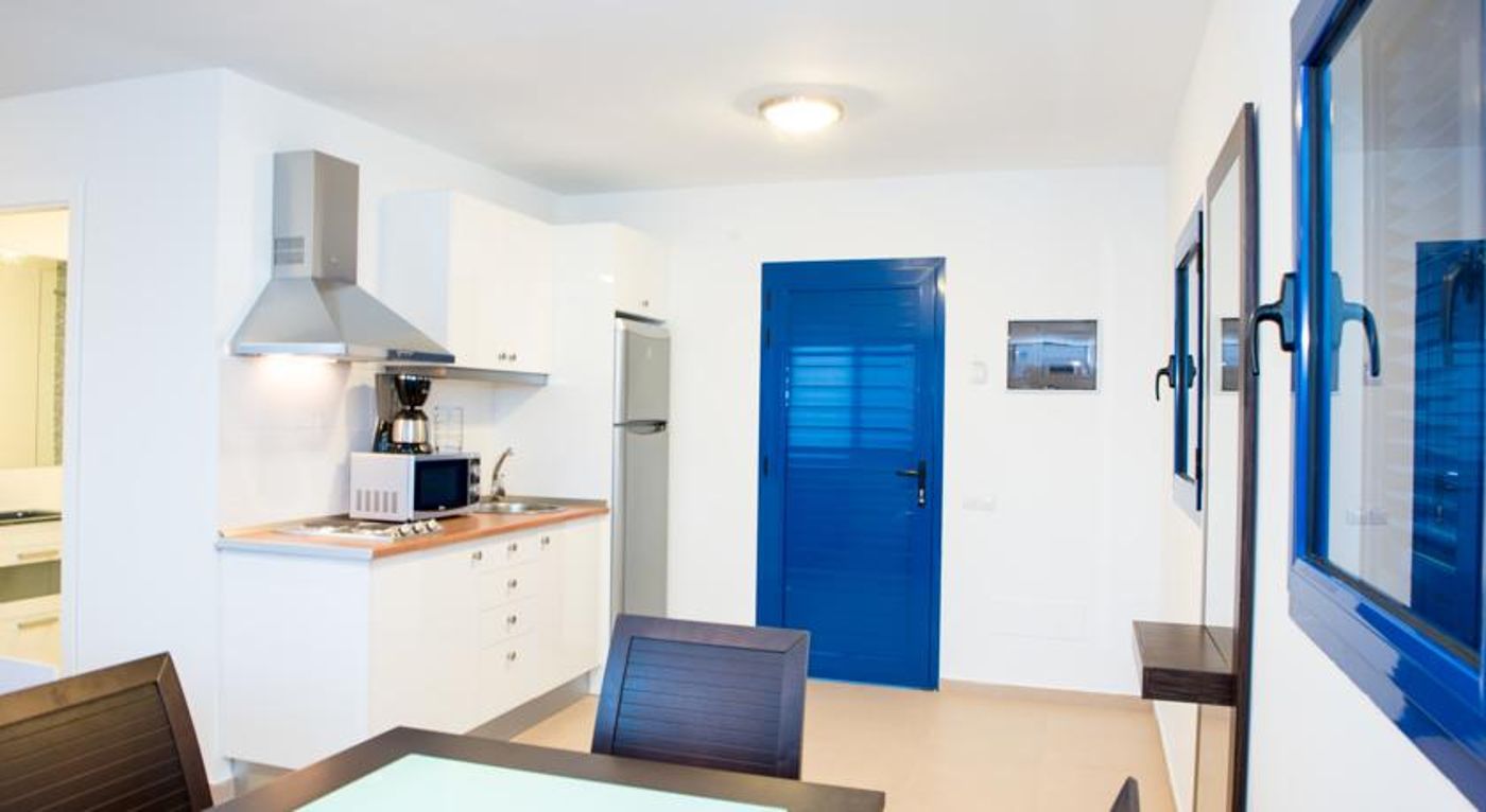 Los Caribes Apartments