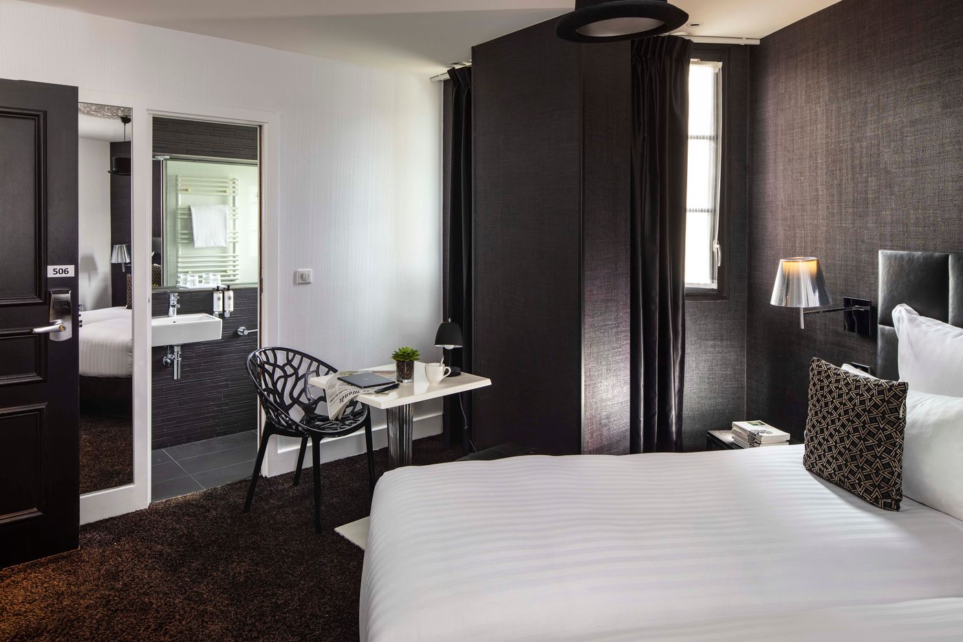 First-Hotel-Paris-Tour-Eiffel-Room-16