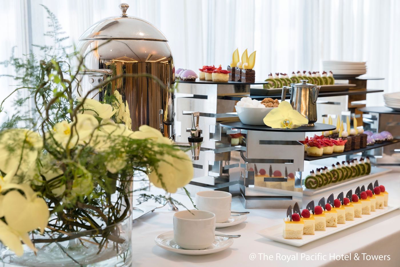 Royal-Pacific-Hotel-and-Towers-General-view-18