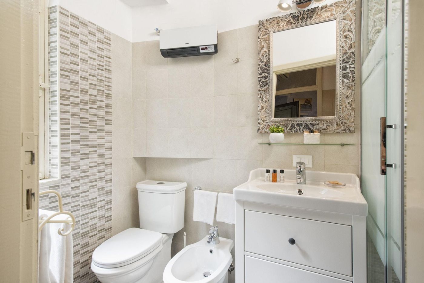 Navona-Tower-Relais-Room-27