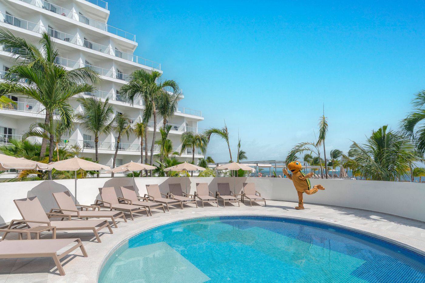 Riu-Caribe-All-Inclusive-Pool-21