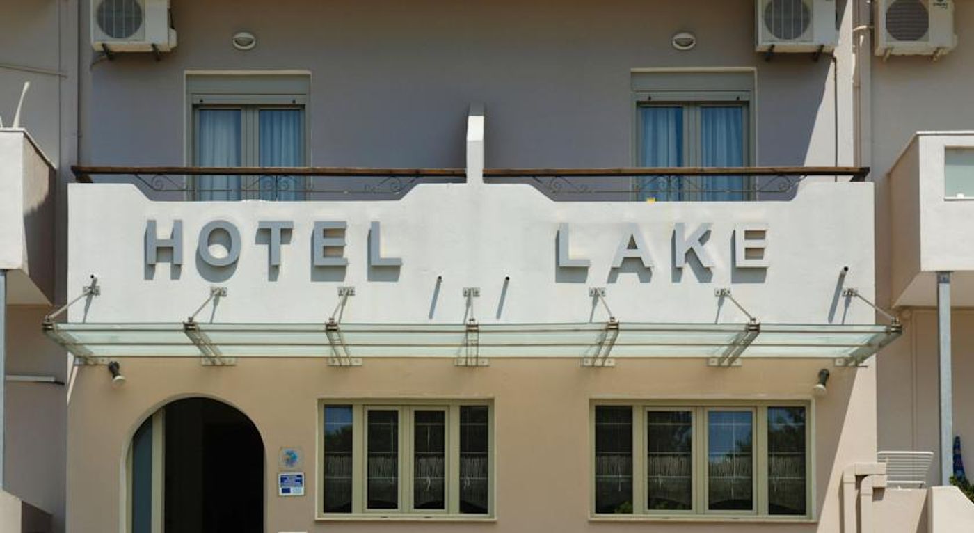 The Lakes Apartments