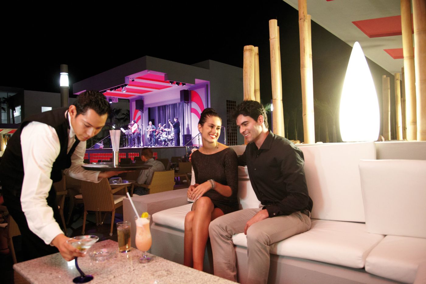 Riu-Palace-Pen----nsula-Bar-48