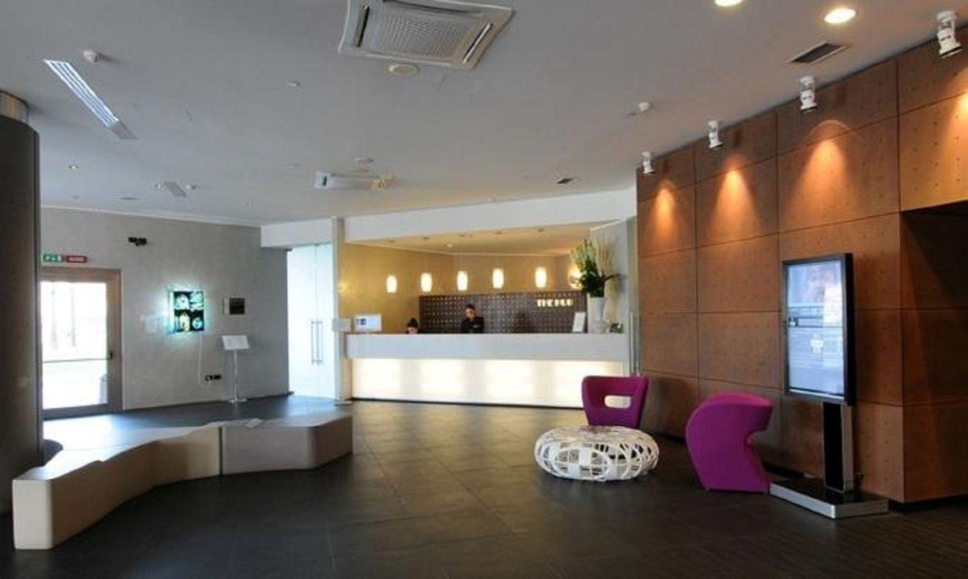 Best-Western-Plus-The-Hub-Hotel-Lobby-14