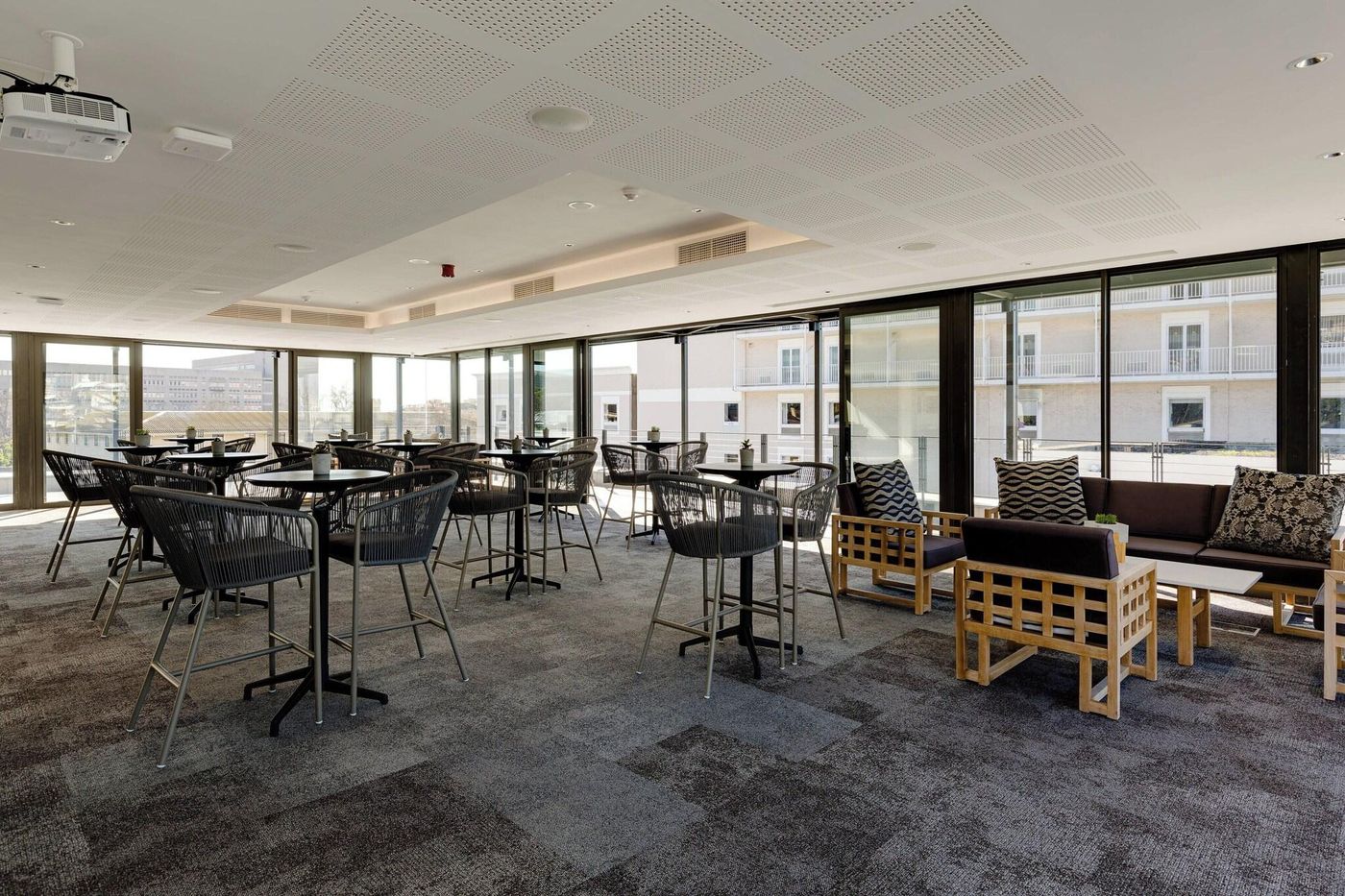 Protea-Hotel-Cape-Town-Waterfront-Breakwater-Lodge-Lobby-11