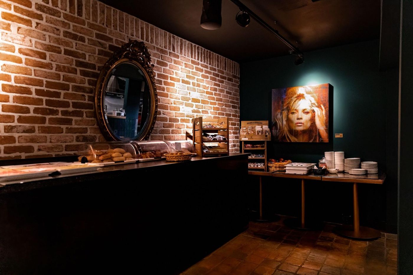 Ambassador-City-Centre-Hotel-Restaurant-13