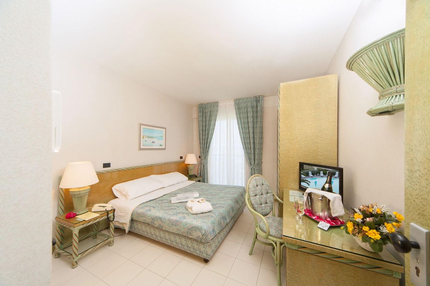 Hotel-Ambasciatori-Room-7