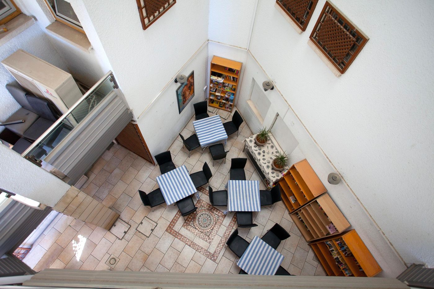 Blazer-Residence-Lobby-32