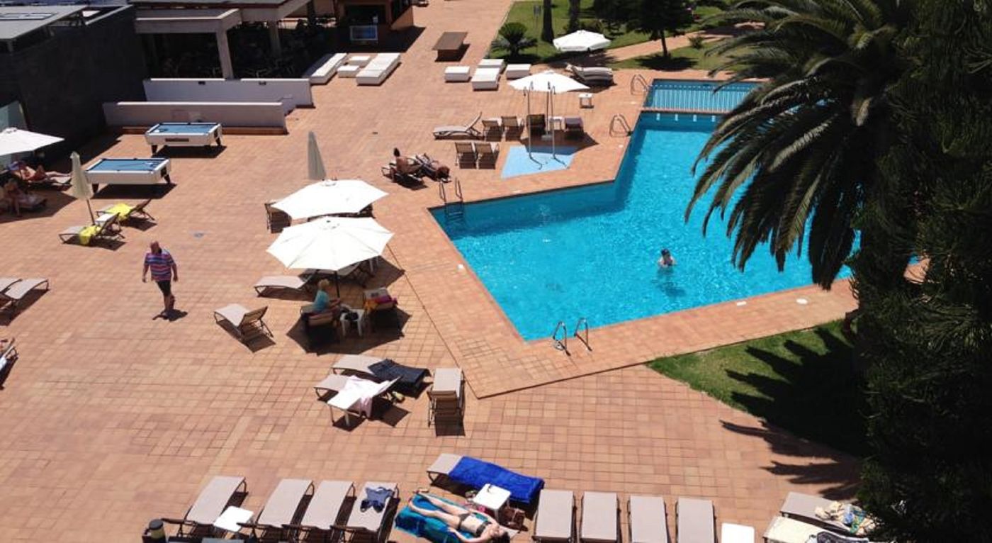 Hotel-LIVVO-Corralejo-Beach-Pool-22
