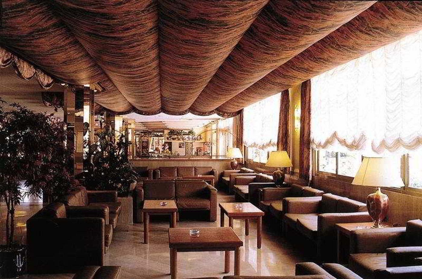 Beverly-Park-Lobby-27