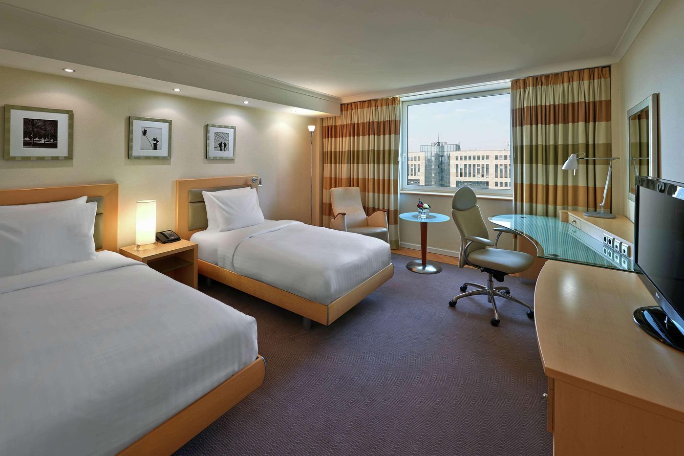 Hilton Dusseldorf - Germany - DUSSELDORF - Room - 8