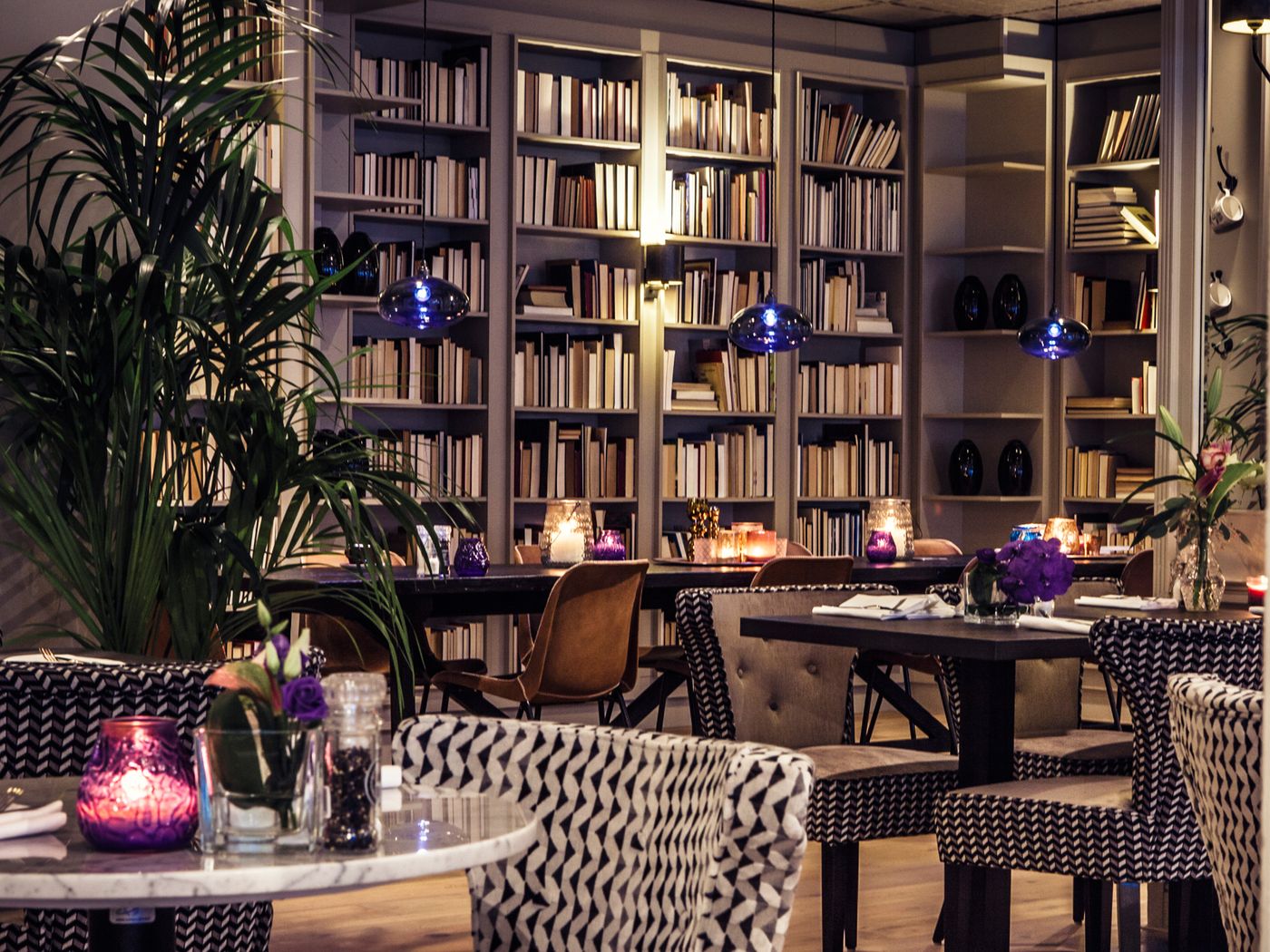 Carlton-Square-Restaurant-13