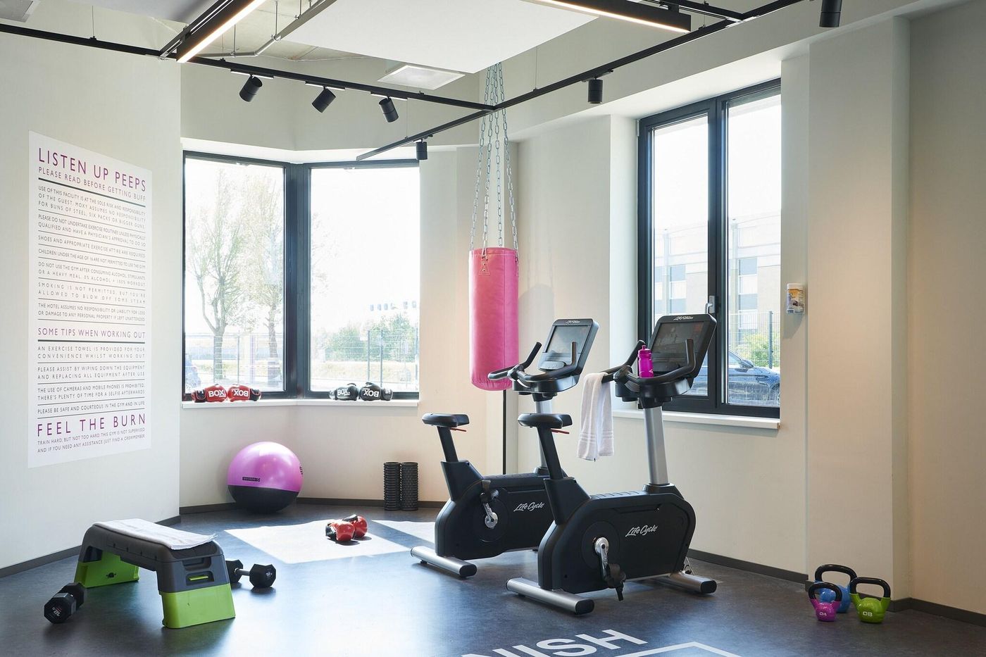 Moxy-Amsterdam-Schiphol-Airport-Sports-and-Entertainment-31