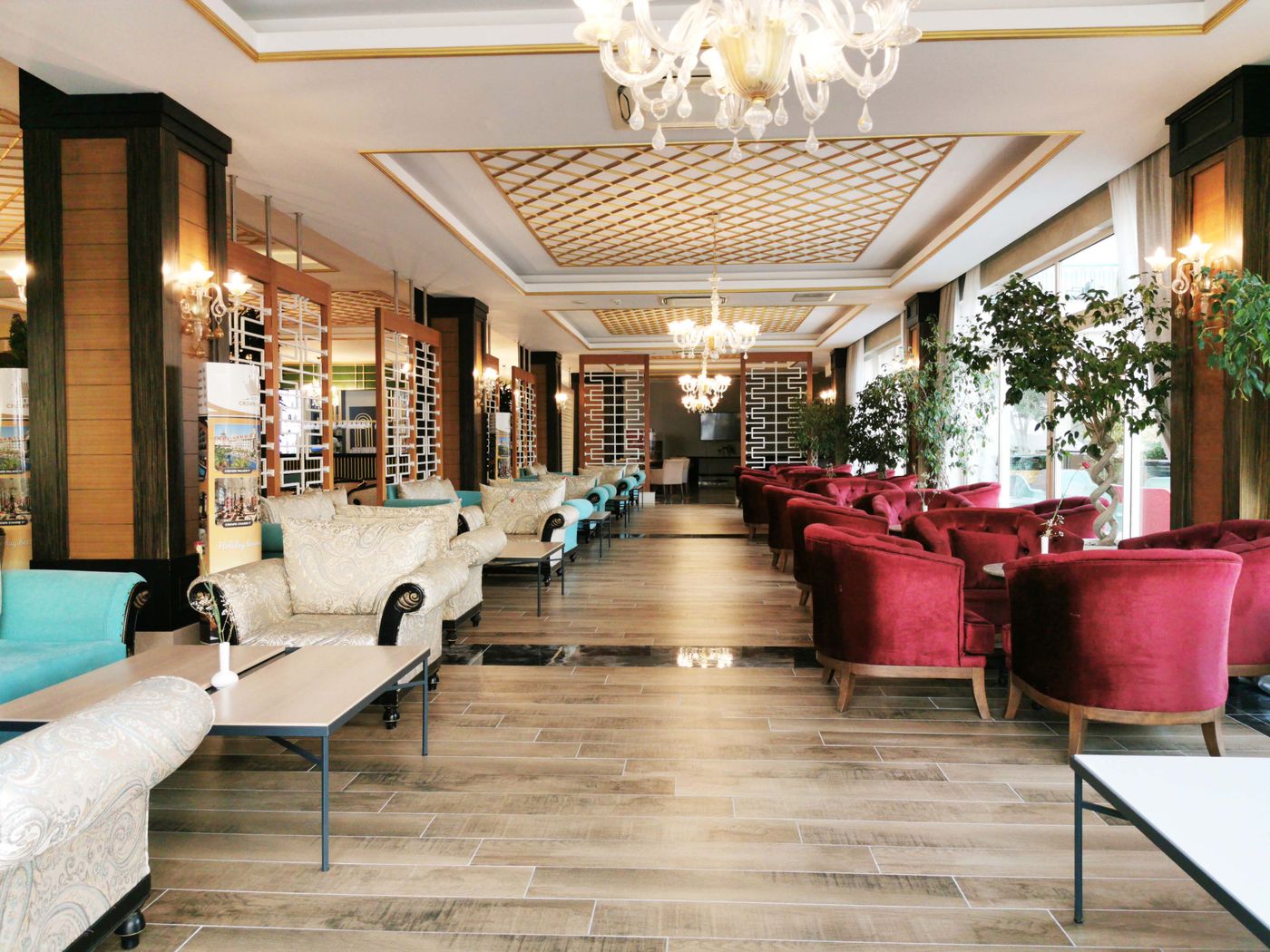 Side-Crown-Palace-Lobby-29