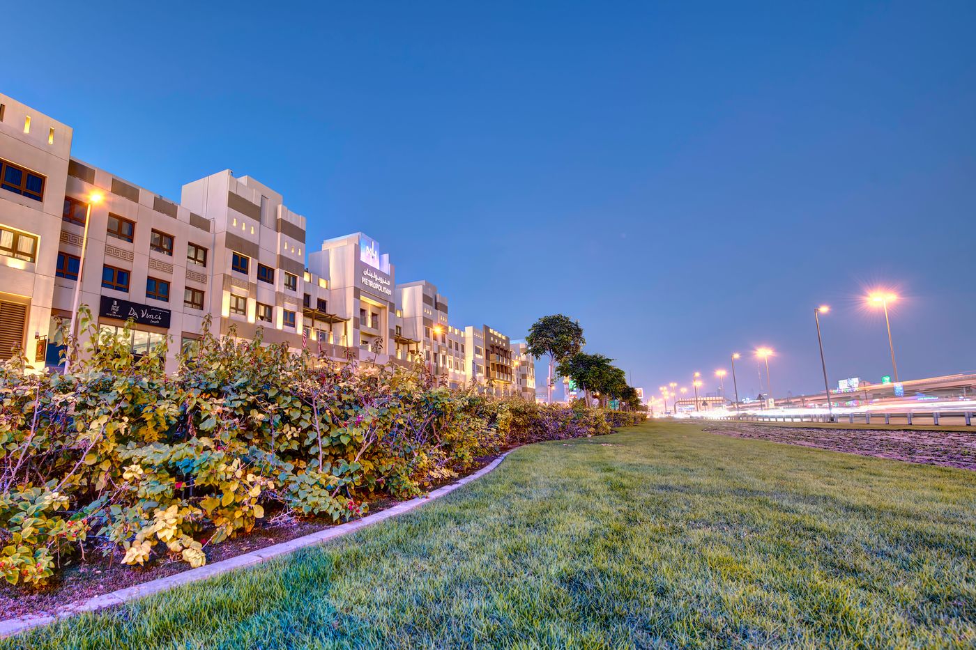 Metropolitan-Hotel-on-Sheikh-Zayed-Road-Dubai-General-view-10