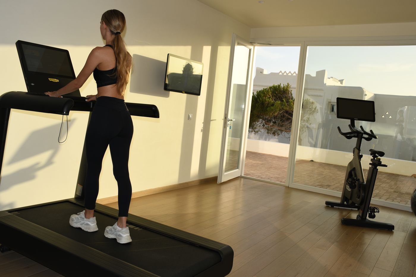 Porto-Mykonos-Hotel-Sports-and-Entertainment-77