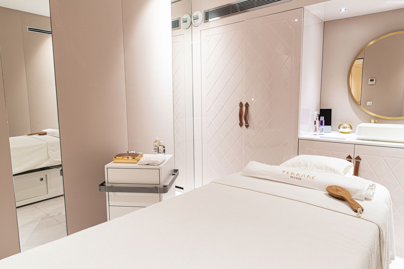 Hotel-Bowmann-Sports-and-Entertainment-6