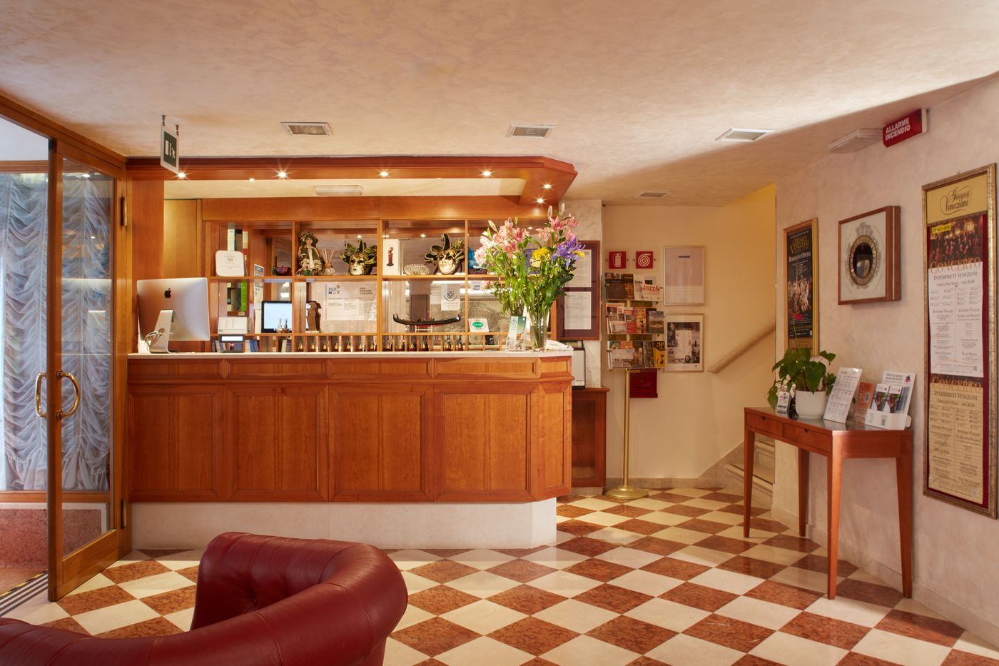 Commercio e Pellegrino-Italy-Venezia-General view-1