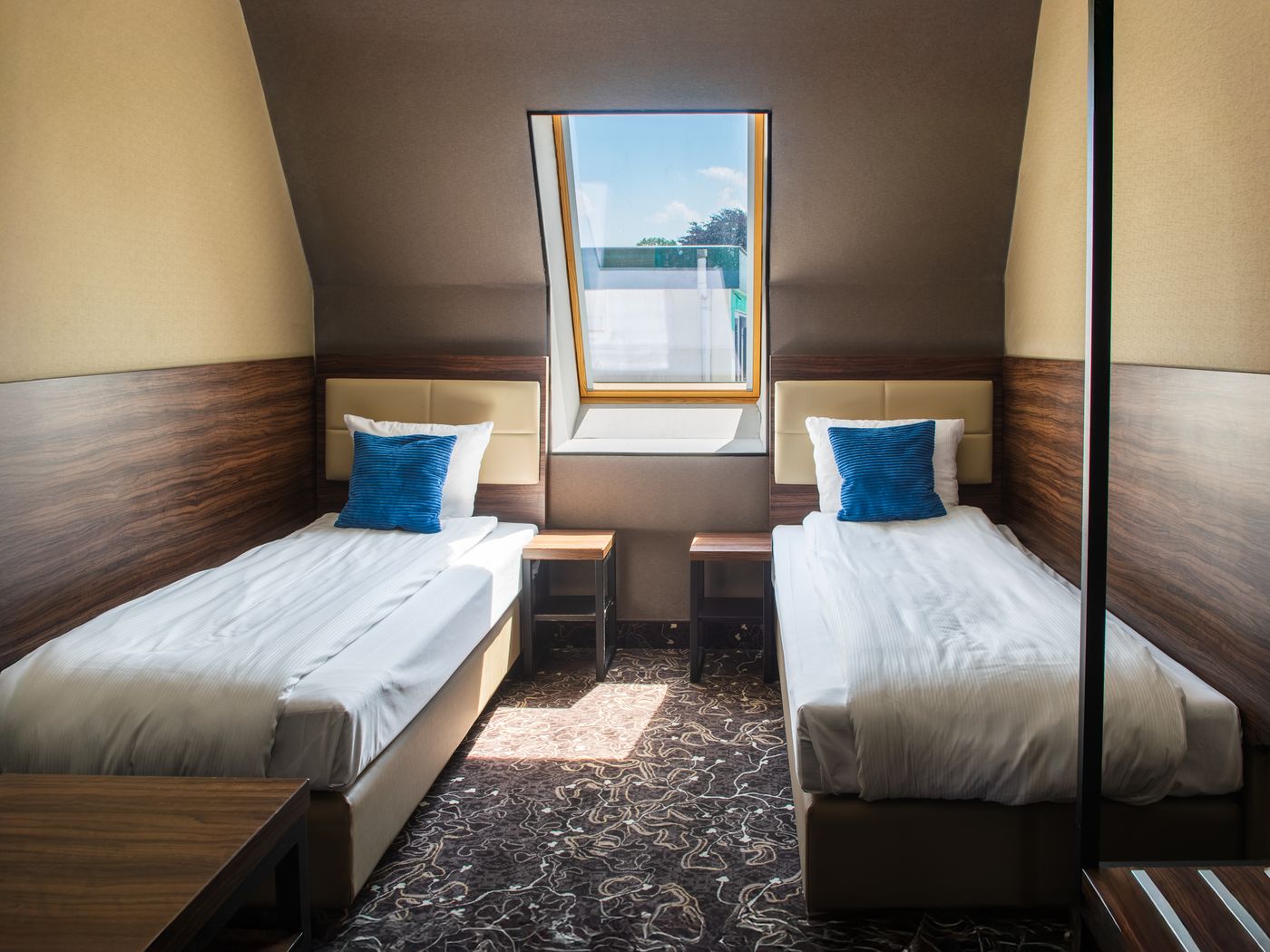 Amsterdam-Lake-Hotel-Room-4