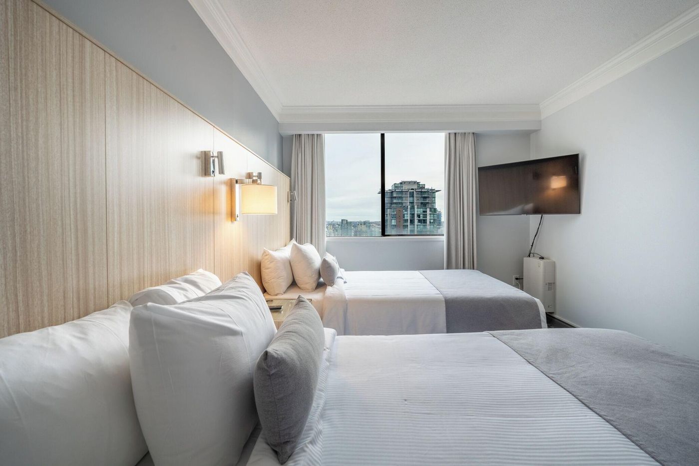 Century-Plaza-Hotel---Spa-Vancouver-Room-41