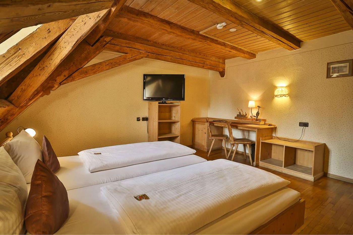 Hotel Brauereigasthof Fuchs-Germany-NEUSAESS-Room-7