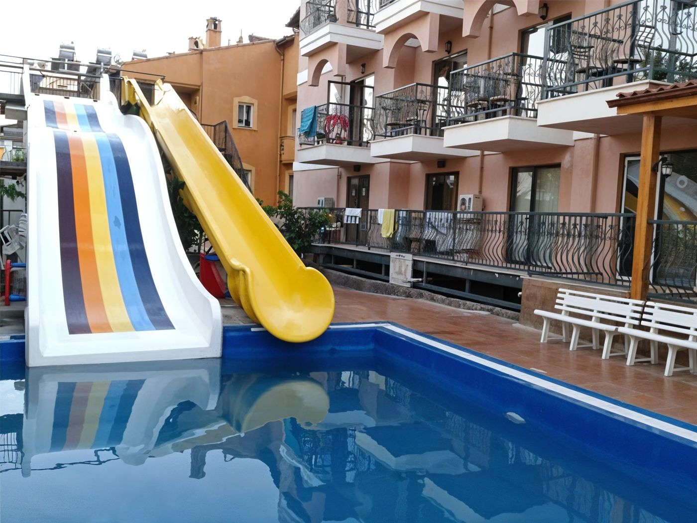 7 Brothers Hotel ( Ex. Club Chicago)