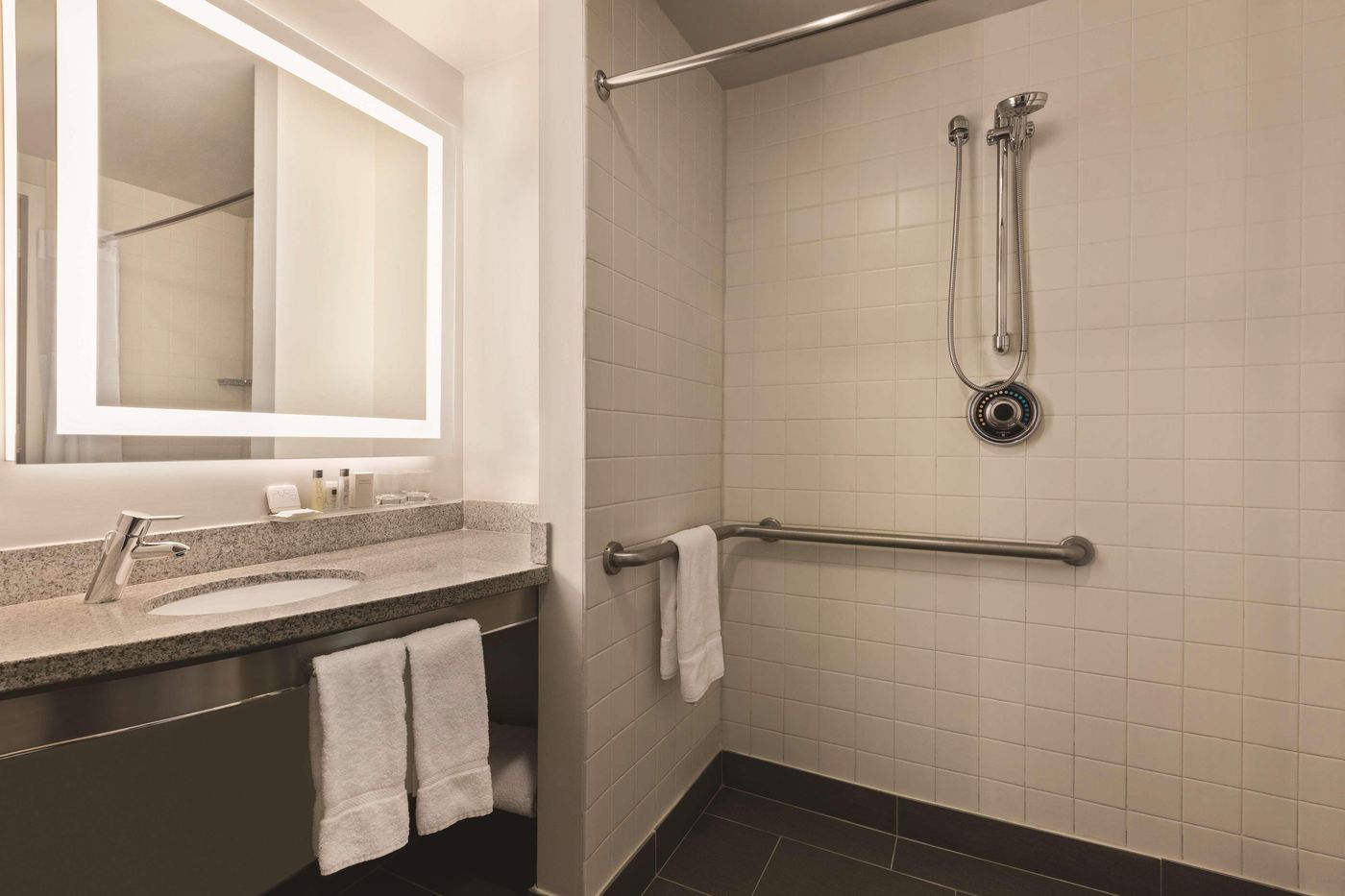 Radisson-Hotel-New-York-Wall-Street-Room-33