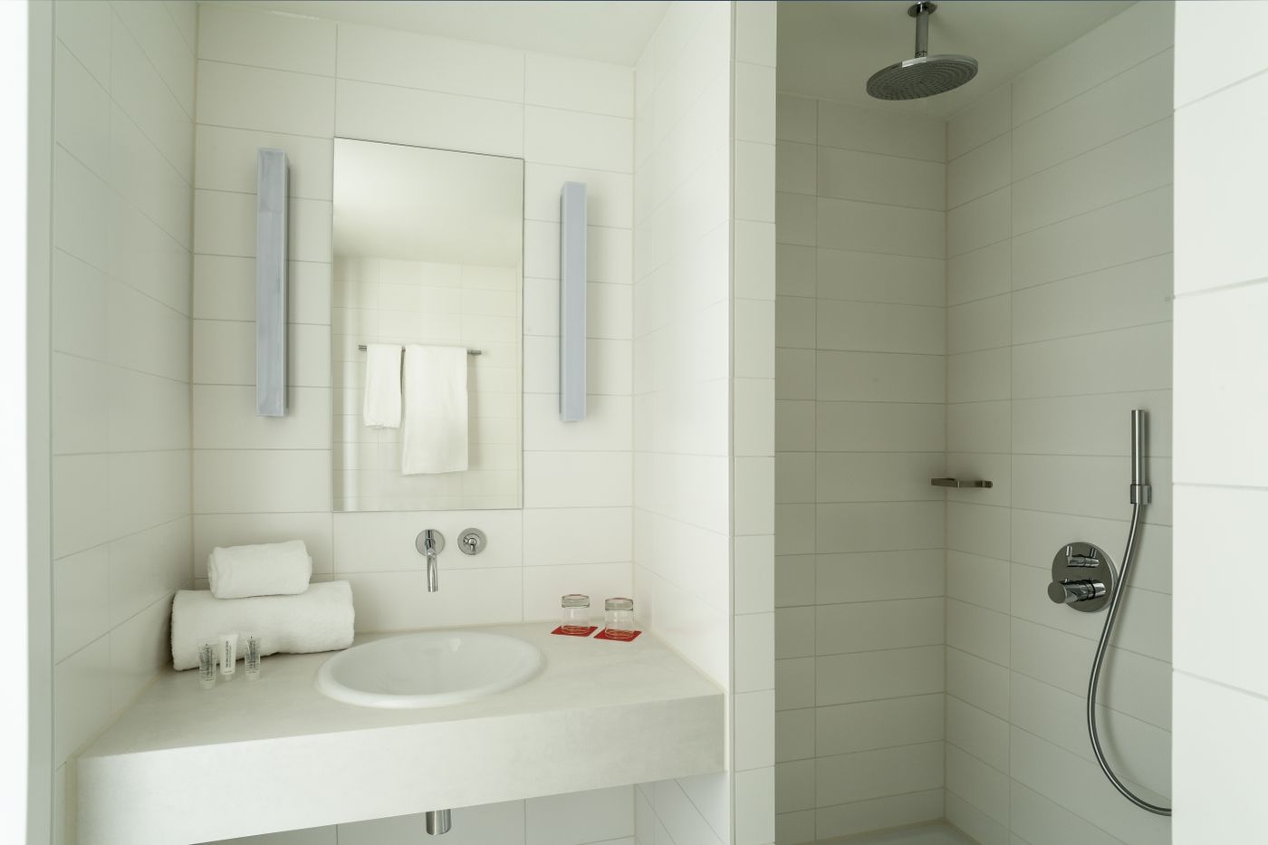 Room-Mate-Aitana-Room-55