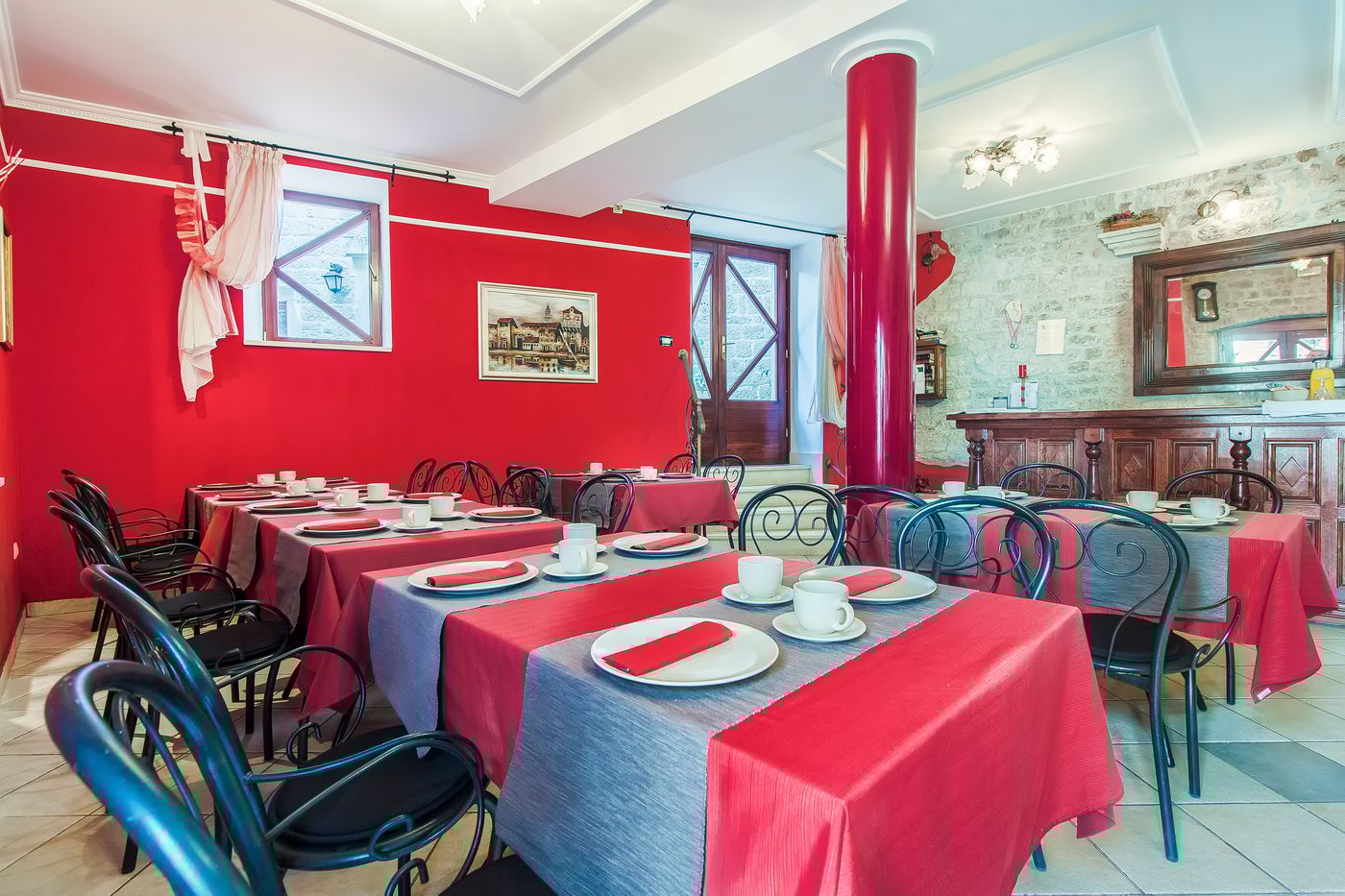 Palace-Derossi-Lobby-53