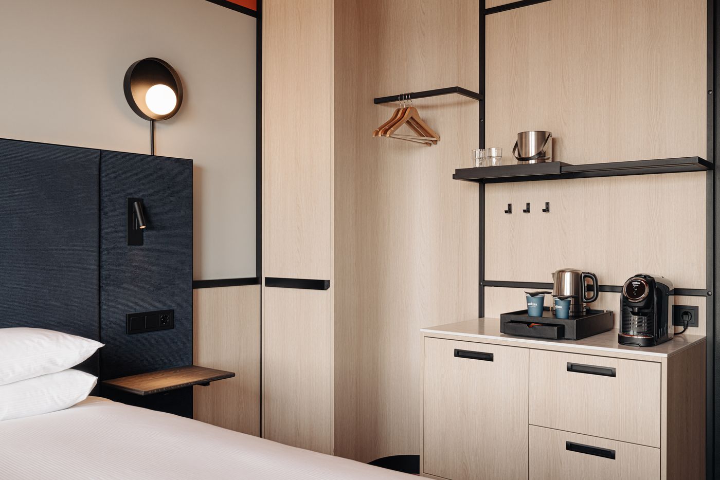 DoubleTree-by-Hilton-Amsterdam-Centraal-Station-Room-42