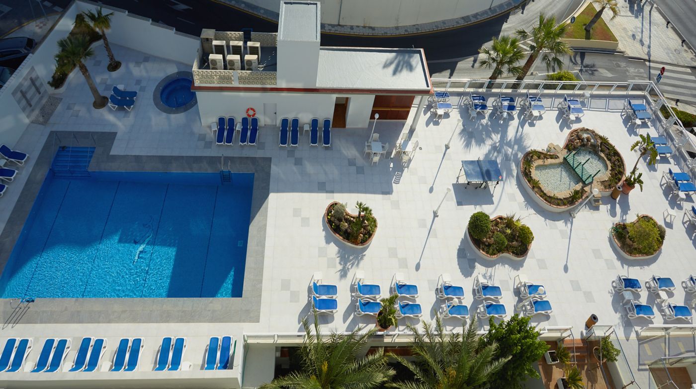 Las-Arenas-Affiliated-by-Melia-Pool-4