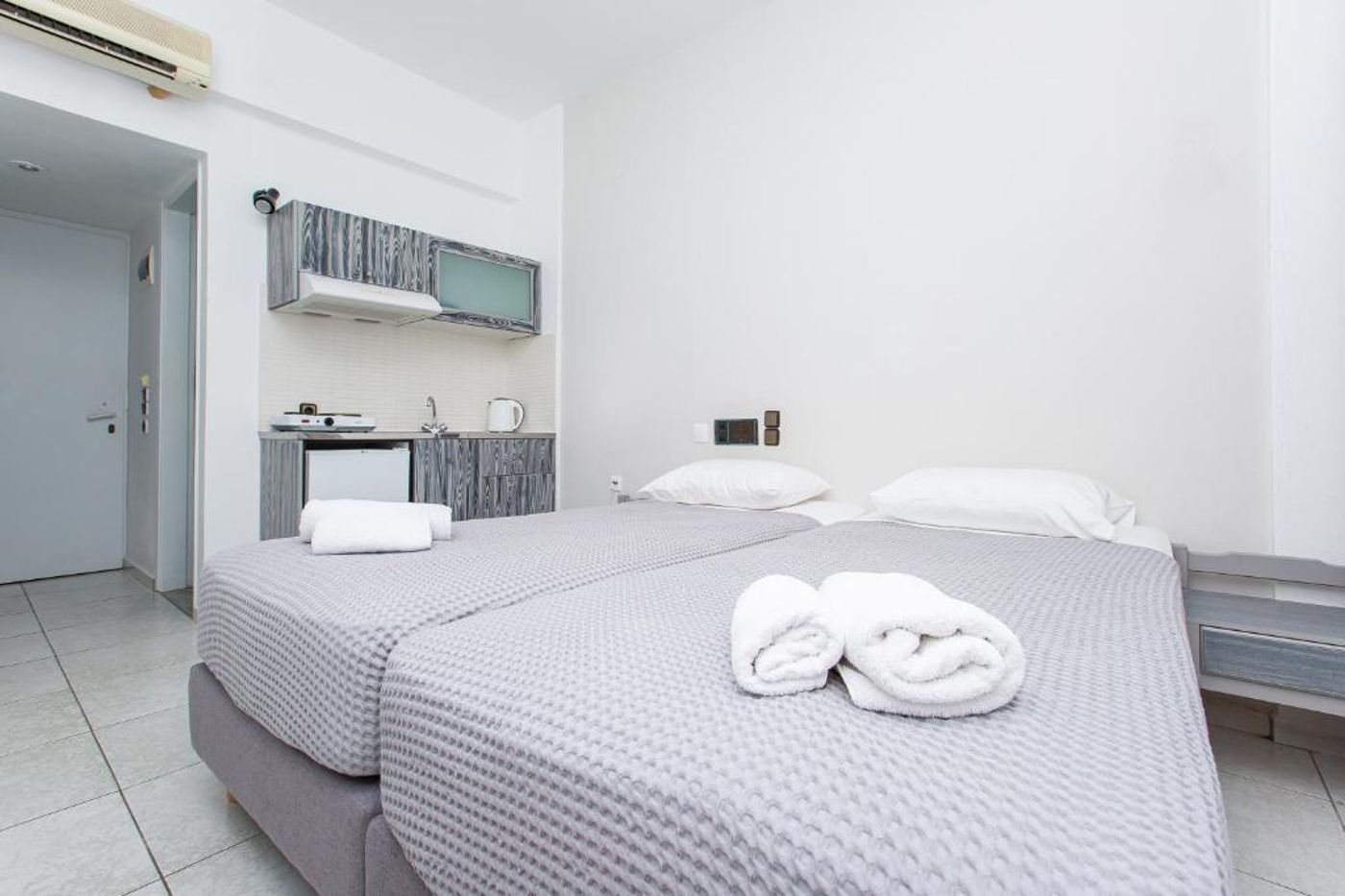 Hermes-Hotel-Room-14