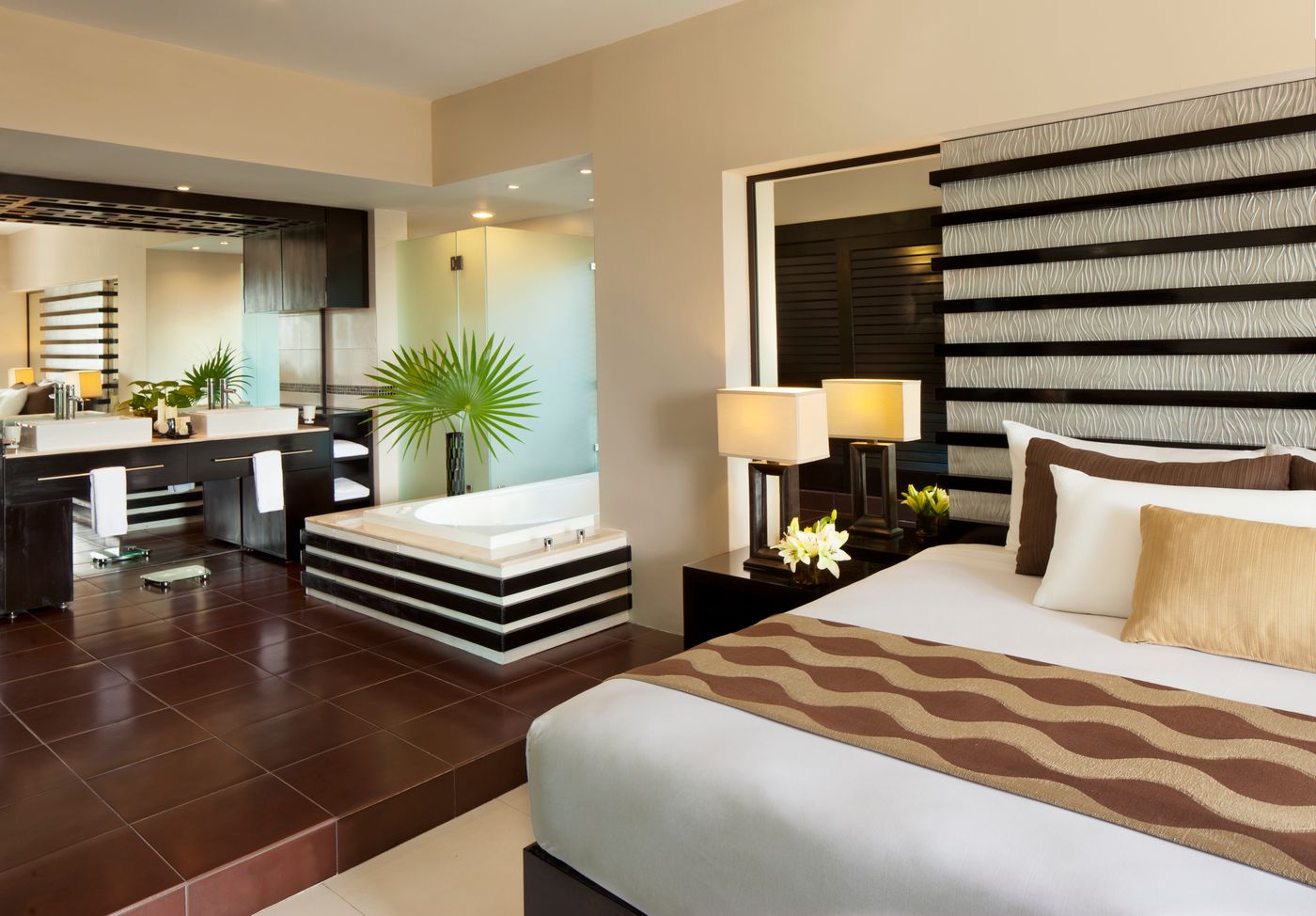 Essence-at-the-Fives-Beach-Room-22