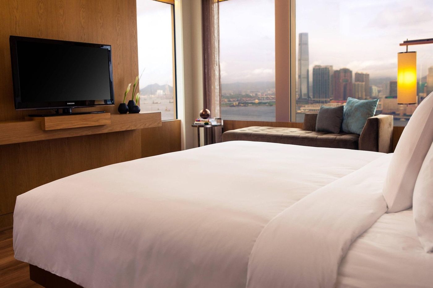 Renaissance-Hong-Kong-Harbour-View-Hotel-Room-38