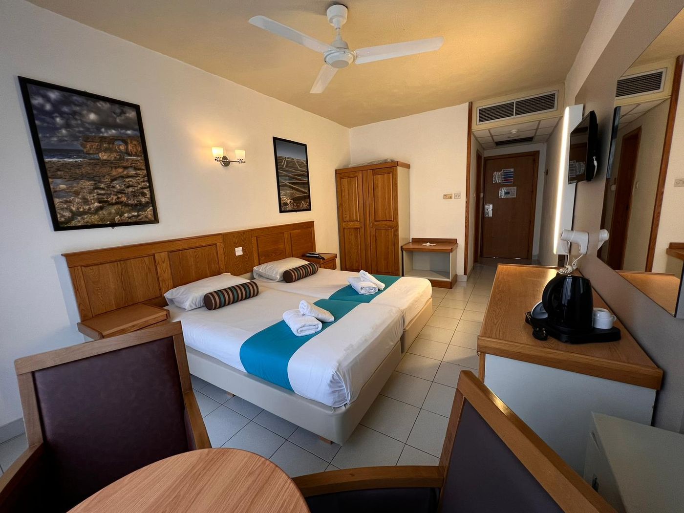 Canifor-Hotel-Room-8